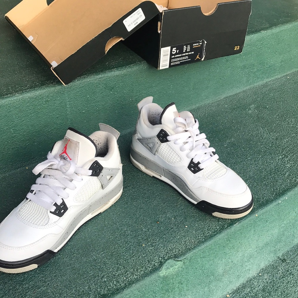 Air Jordan Retro cement 4s